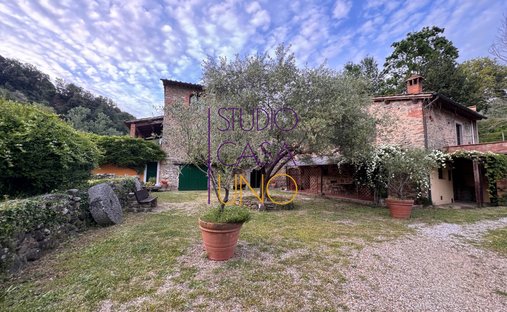 Villa in Terranuova Bracciolini, Tuscany, Italy 1