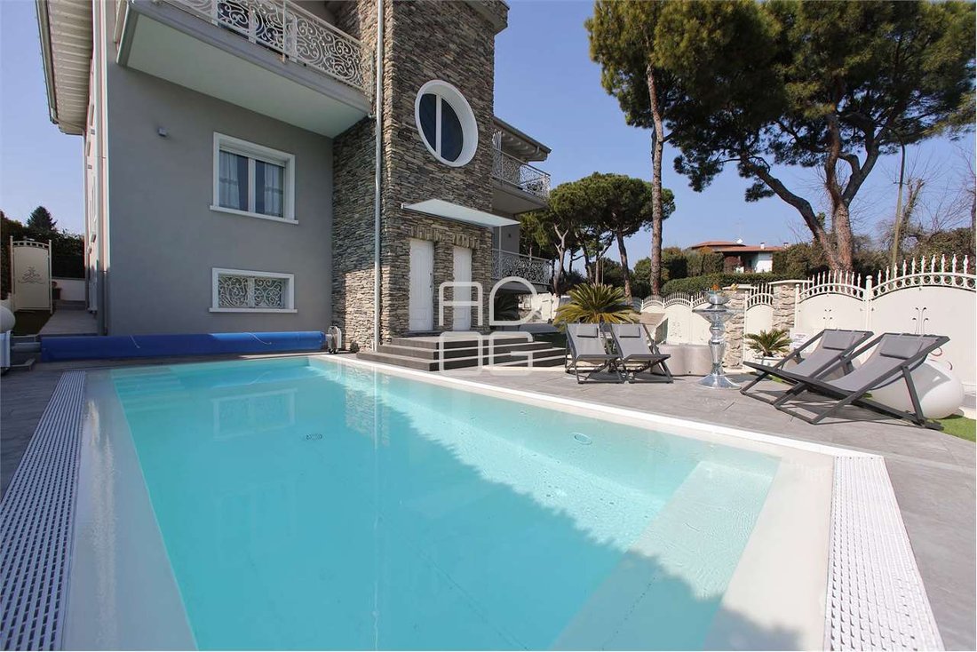 Villa in Desenzanino, Desenzano del Garda, Lombardy 2 - 15275217