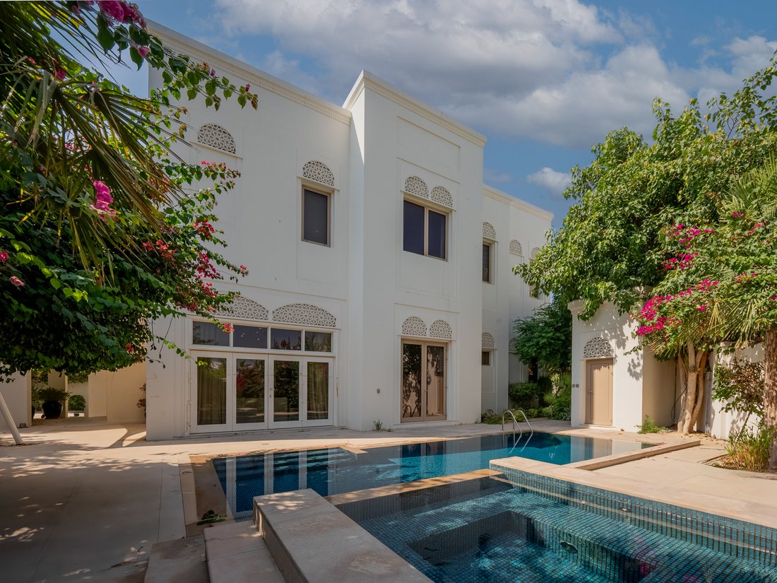 Villa in Dubai, Dubai, United Arab Emirates 1 - 15277013