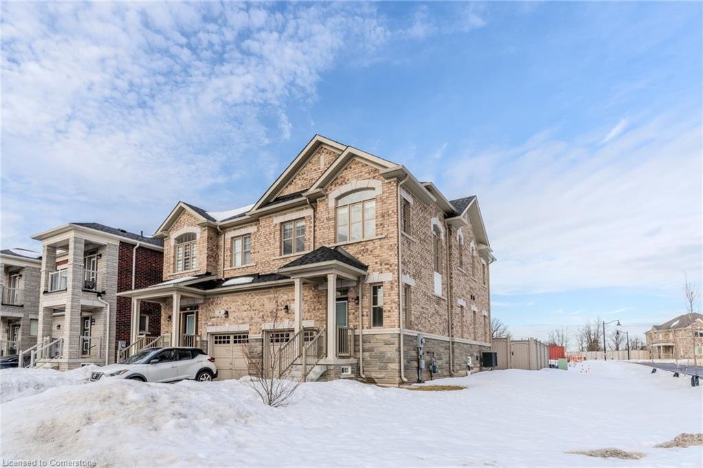 House in Hamilton, Ontario, Canada 3 - 15276218