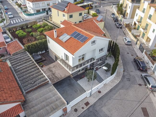 House in Carnaxide e Queijas, Lisbon, Portugal 1 - 15278732
