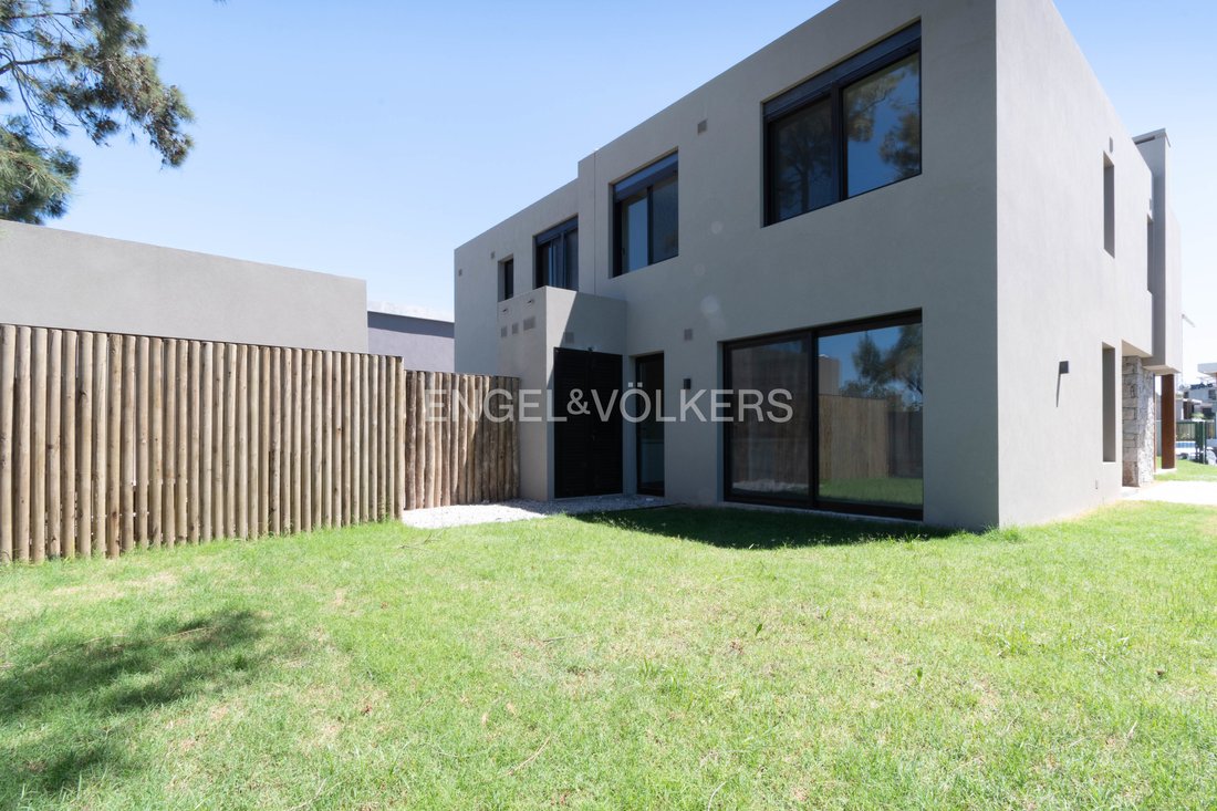 House in Montevideo, Departamento de Montevideo, Uruguay 1 - 15278684