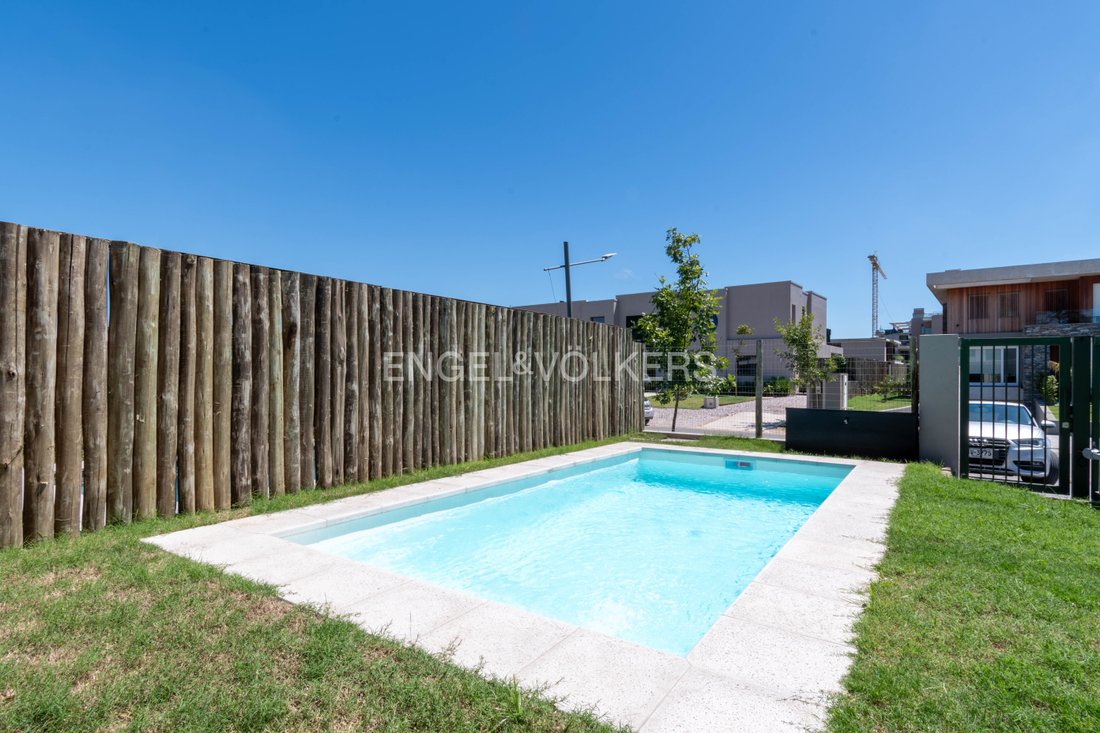 House in Montevideo, Departamento de Montevideo, Uruguay 2 - 15278684