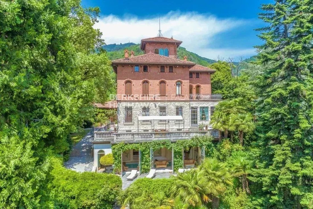 Villa in Center, Varese, Lombardy 1 - 14821278