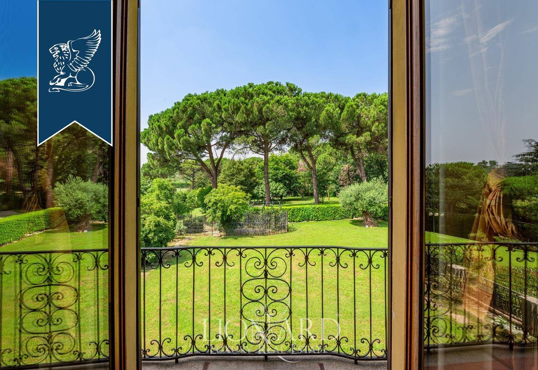 Villa in Carate Brianza, Lombardy, Italy 4 - 13703382