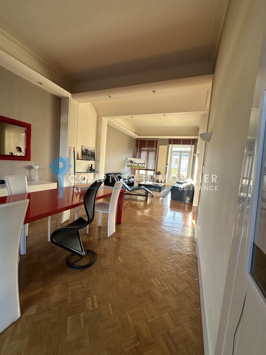 Le Rêve Urbain: A Sunlit Château in the Heart of Alès’ Golden Light