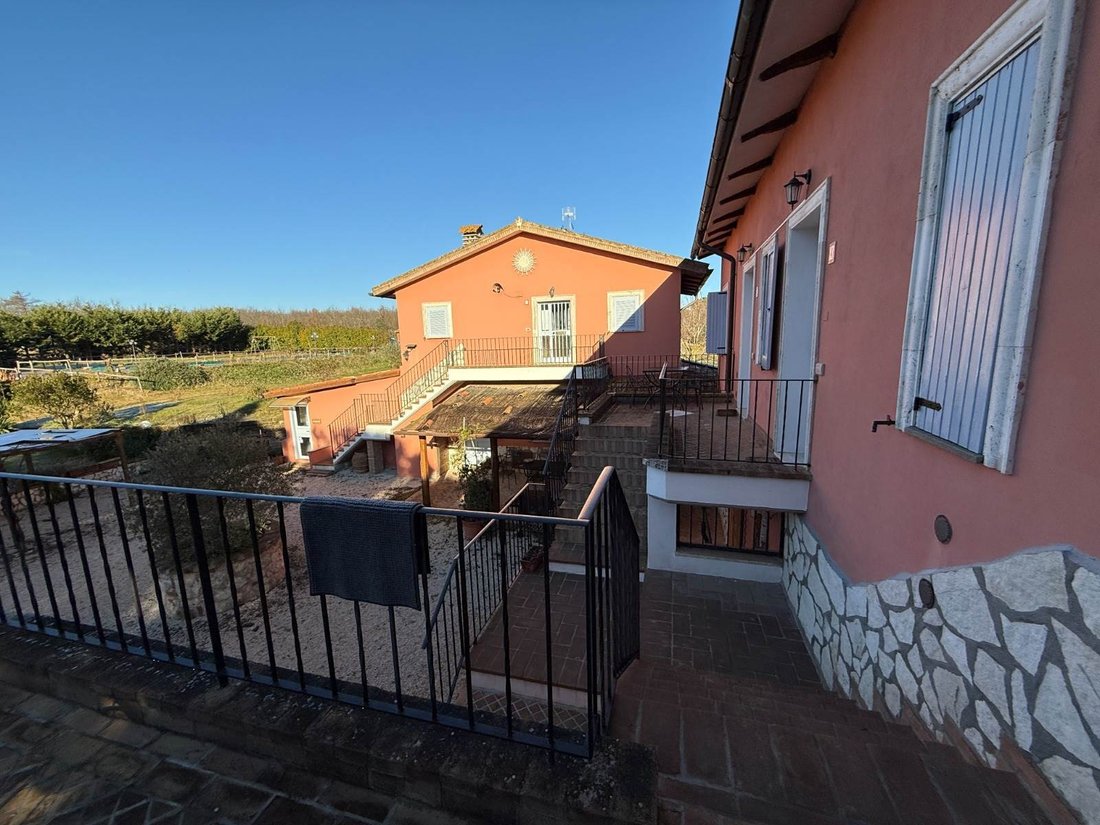 Farm Ranch in Castiglione del Lago, Umbria, Italy 5 - 15282585