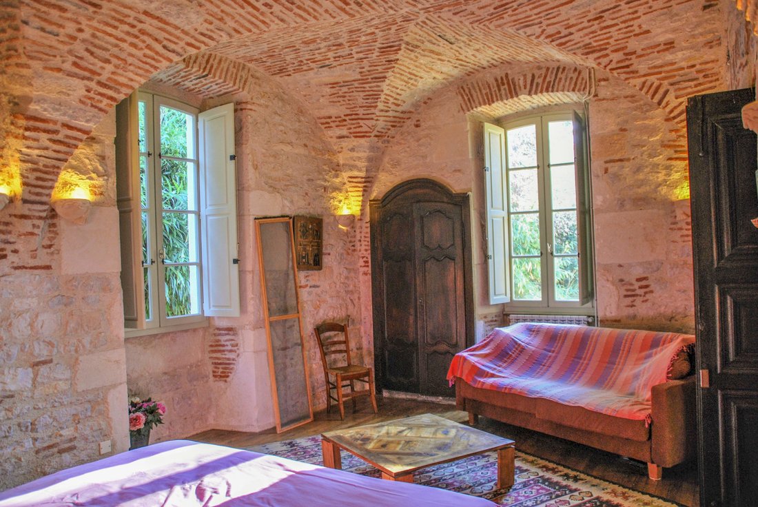 Whispers of the Lot: A 17th-Century Riverfront Manor in Occitanie’s Golden Light
