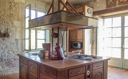 Castle for Sale in Prayssac, Occitanie, France