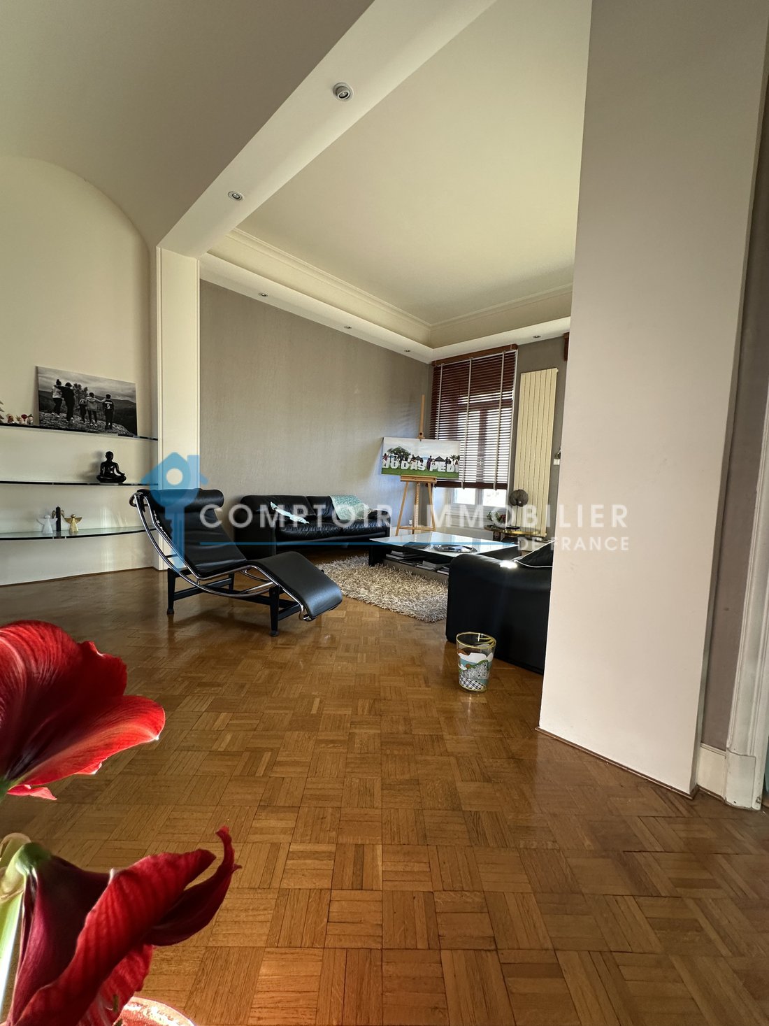 Le Rêve Urbain: A Sunlit Château in the Heart of Alès’ Golden Light - 5