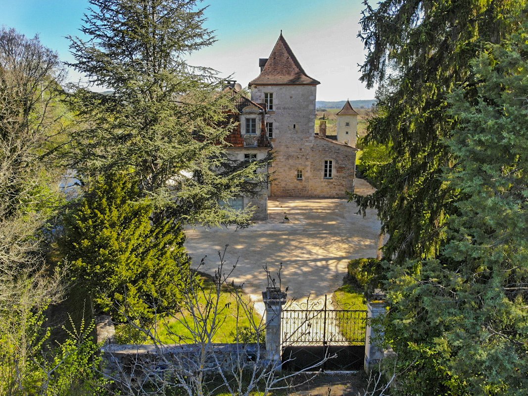 Whispers of the Lot: A 17th-Century Riverfront Manor in Occitanie’s Golden Light