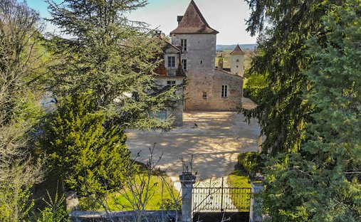 Castle for Sale in Prayssac, Occitanie, France