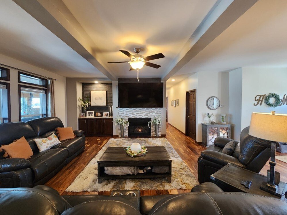 House in Sheffield, Iowa, United States 2 - 15279426