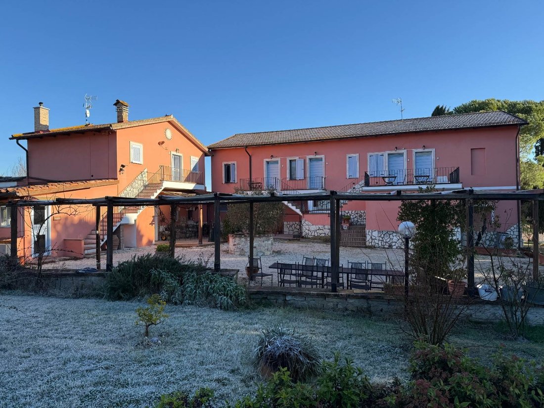Farm Ranch in Castiglione del Lago, Umbria, Italy 1 - 15282585