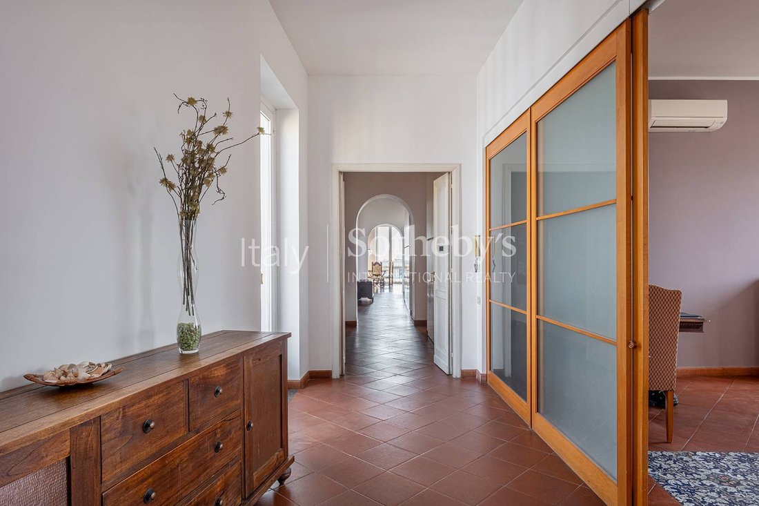 Apartment in Naples, Campania, Italy 4 - 15287352