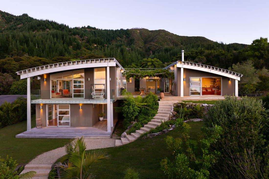 Ligar Bay, Tasman, New Zealand 1 - 15287349