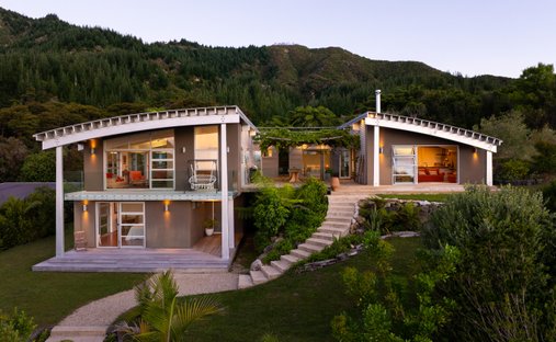 House in Ligar Bay, Tasman, New Zealand 1