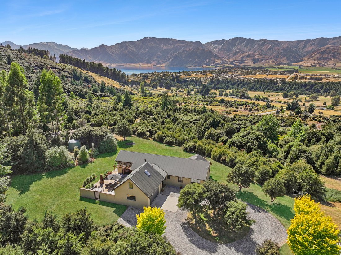 House in Albert Town, Otago, New Zealand 1 - 15287154