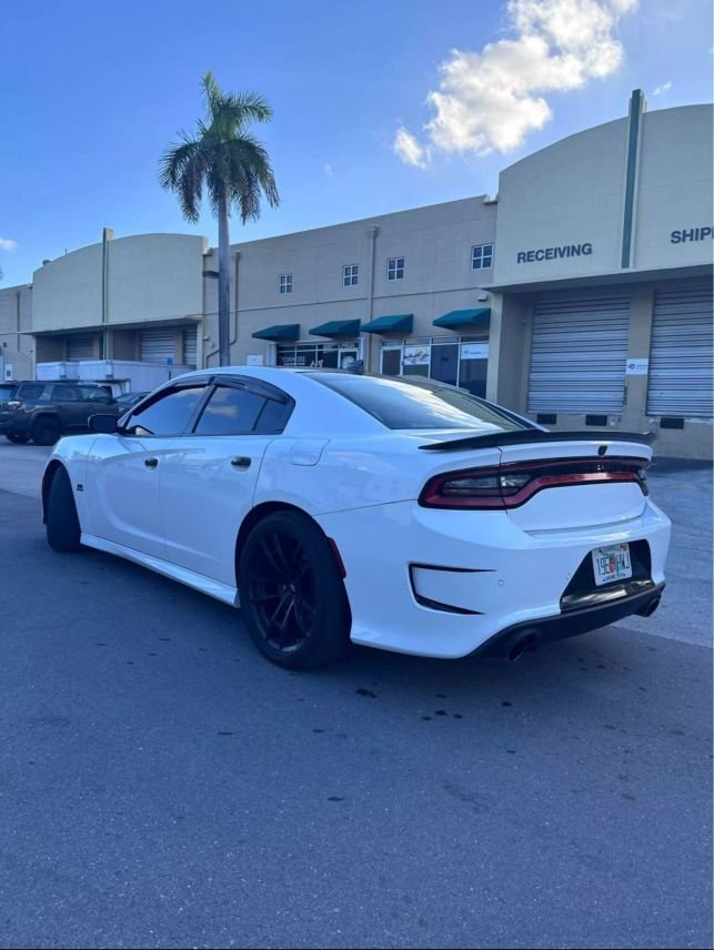 Sedan in Miami, FL, United States 5 - 15287955