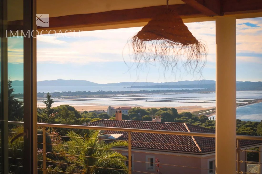 Villa in Hyeres, Provence-Alpes-Côte d'Azur, France 2 - 14770014