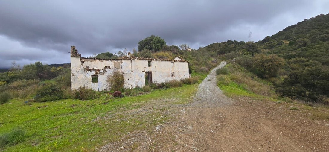 Land in Benahavis, Andalusia, Spain 2 - 15290356