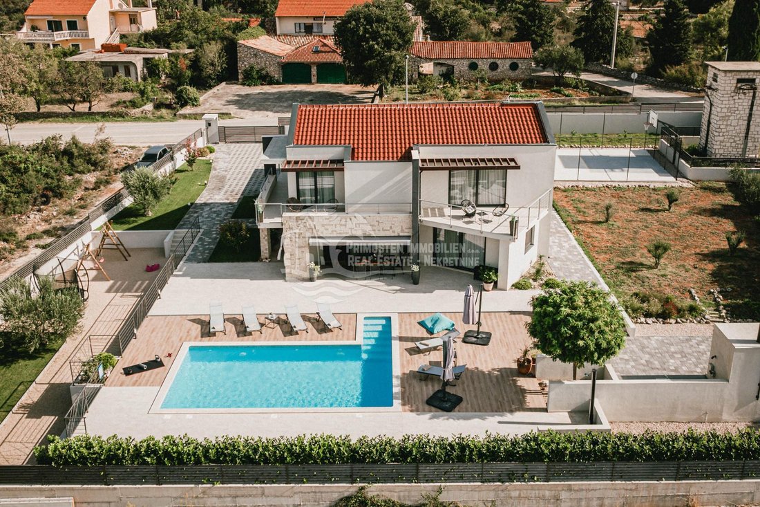 Villa in Gradska cetvrt Varos, Sibenik, Sibenik-Knin County 1 - 13532927