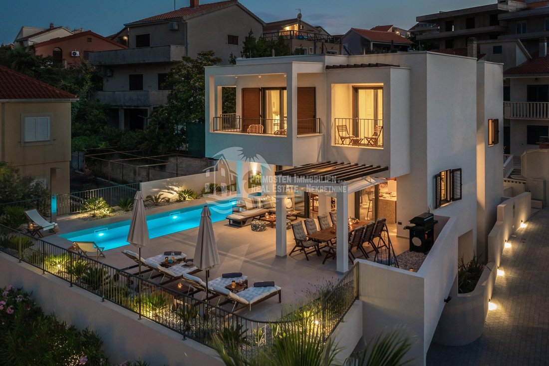 Villa in Okrug Gornji, Split-Dalmatia County, Croatia 2 - 14215842
