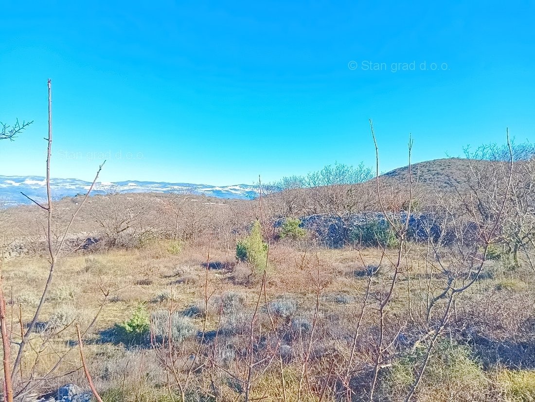 Land in Vrbnik, Primorje-Gorski Kotar County, Croatia 1 - 15074392