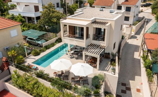 Villa in Okrug Gornji, Split-Dalmatia County, Croatia 1