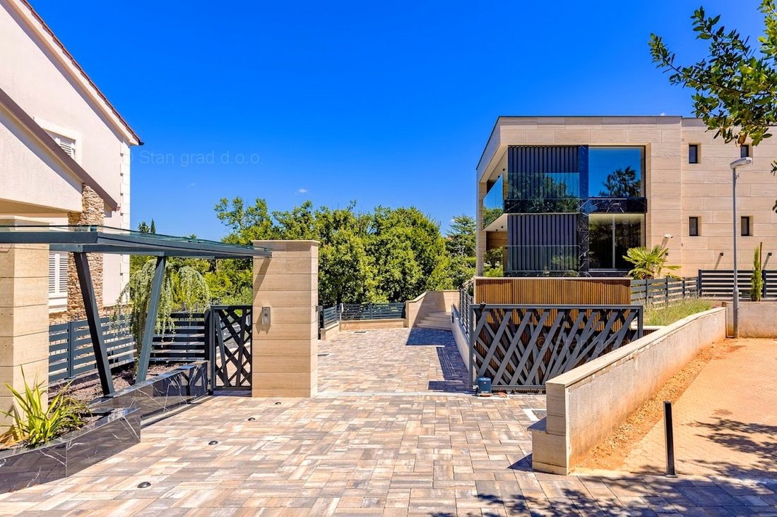 Apartment in Malinska, Primorje-Gorski Kotar County, Croatia 1 - 14984226