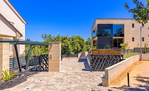 Apartment in Malinska, Primorje-Gorski Kotar County, Croatia 1