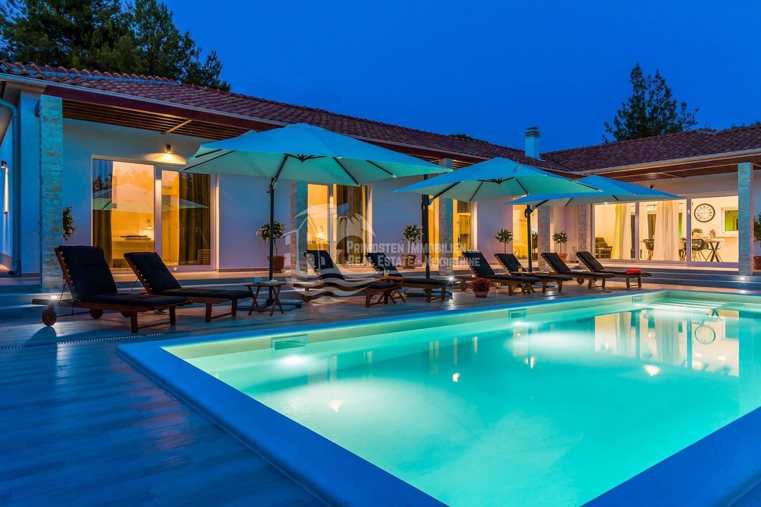 Villa in Gradska cetvrt Varos, Sibenik, Sibenik-Knin County 1 - 13534259