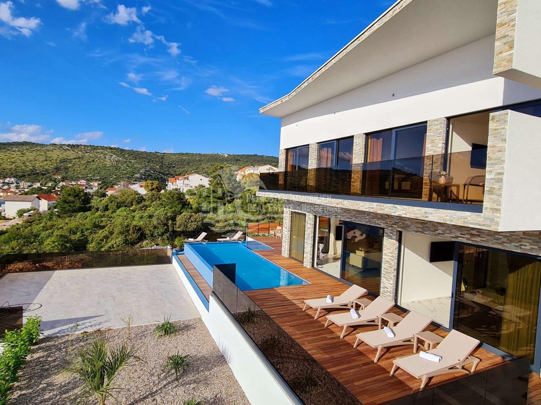 Villa in Rogoznica, Sibenik-Knin County, Croatia 1 - 13533954