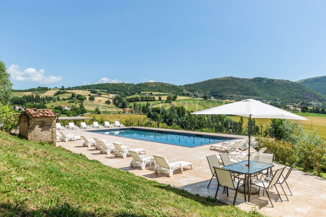 Country House in Gubbio, Umbria, Italy 4 - 15289487