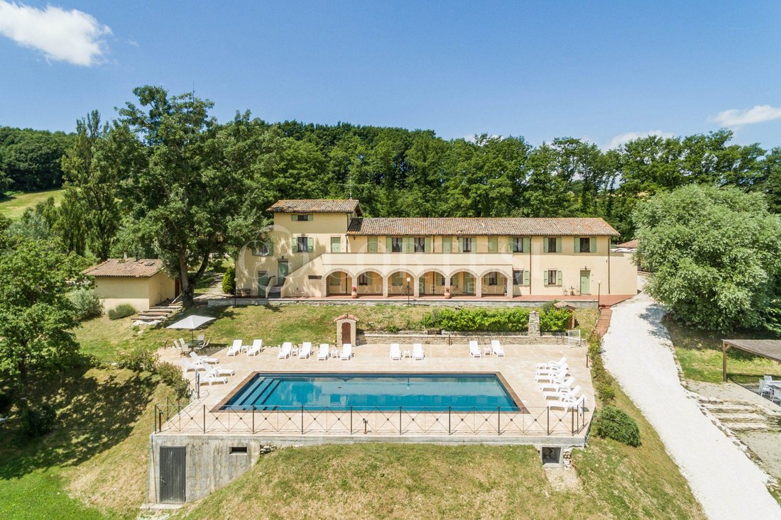 Country House in Gubbio, Umbria, Italy 1 - 15289487