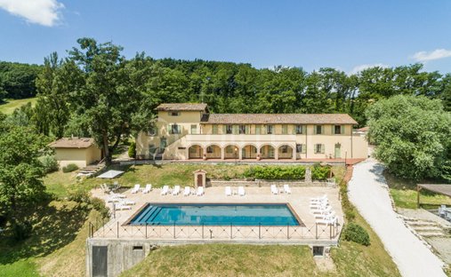 Casa di campagna a Gubbio, Umbria, Italia 1