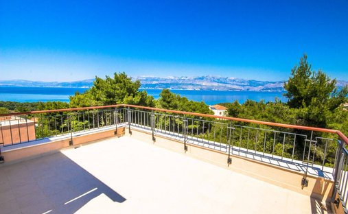 House in Splitska, Split-Dalmatia County, Croatia 1