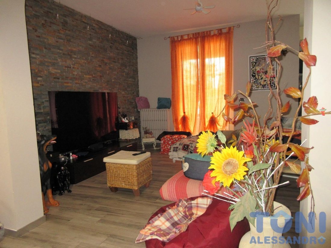 Apartment in Station Area, Empoli, Tuscany 4 - 15293263