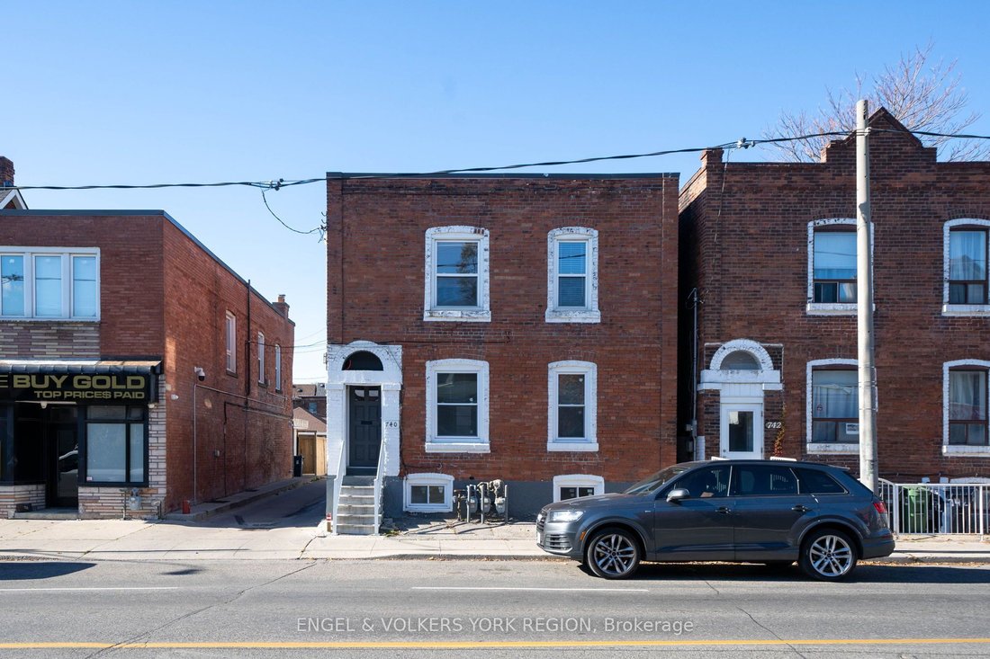 Toronto, Ontario, Canada 2 - 15211689