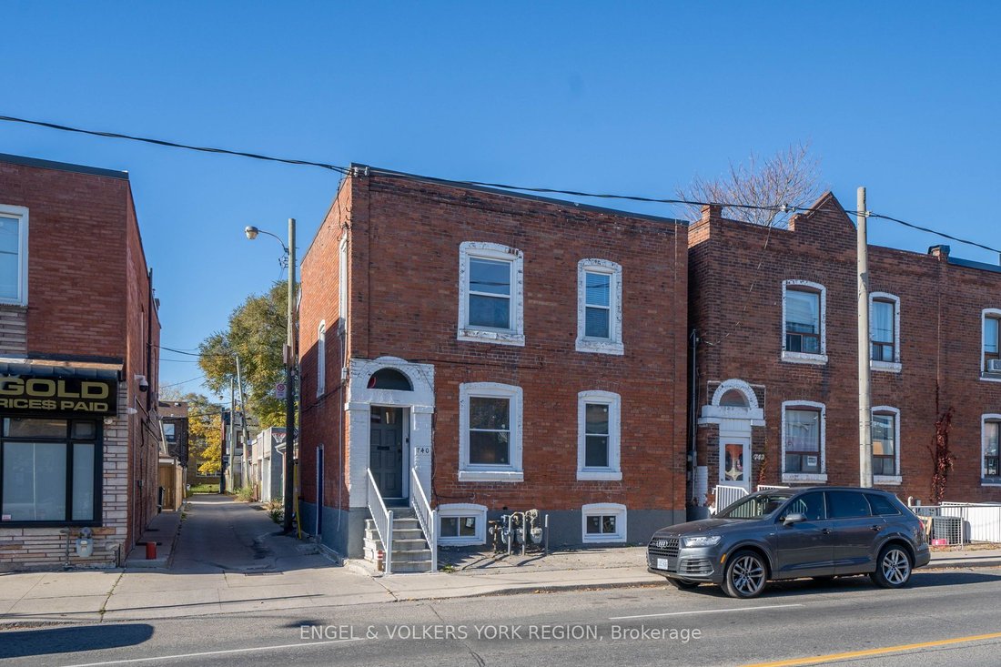 Toronto, Ontario, Canada 1 - 15211689