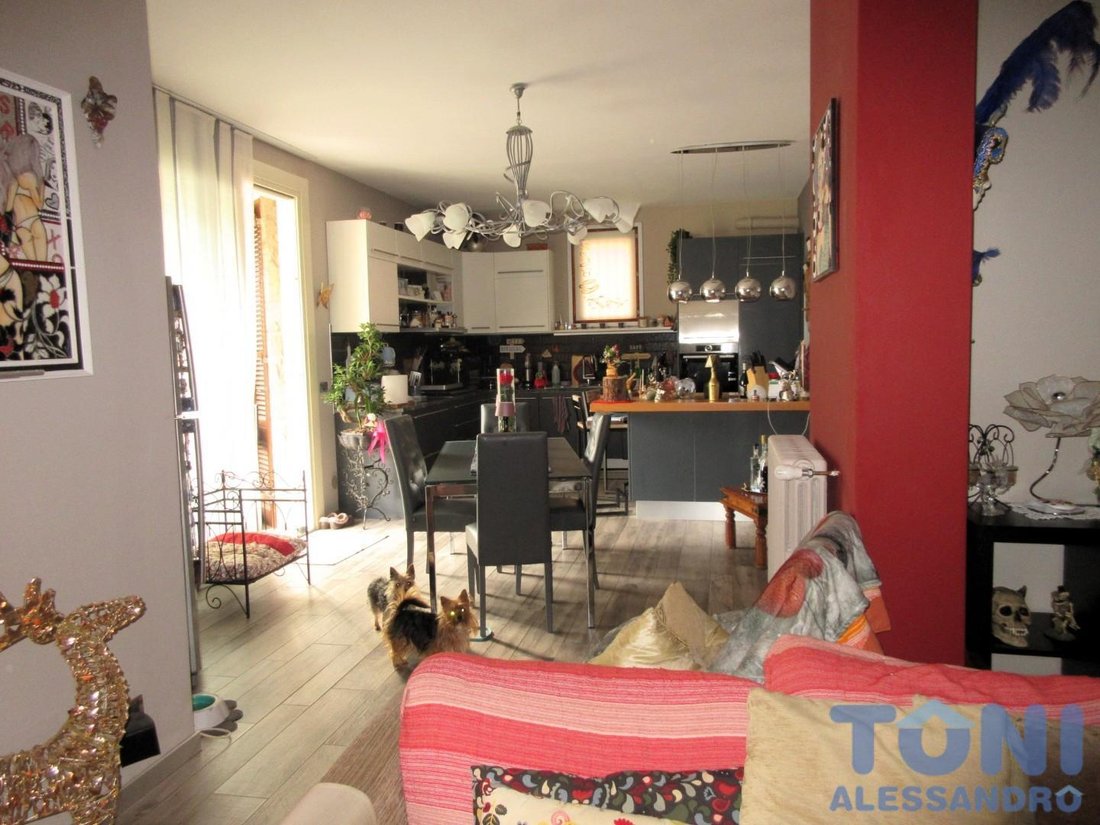 Apartment in Station Area, Empoli, Tuscany 2 - 15293263