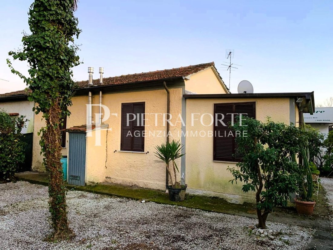 Townhouse in Caranna-Vaiana, Forte dei Marmi, Tuscany 1 - 15285155