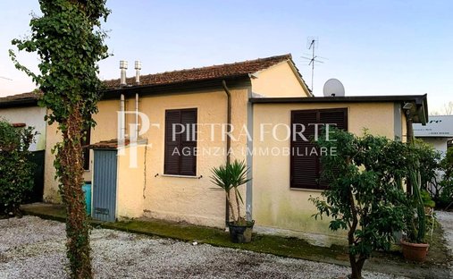Townhouse in Caranna-Vaiana, Forte dei Marmi, Tuscany 1