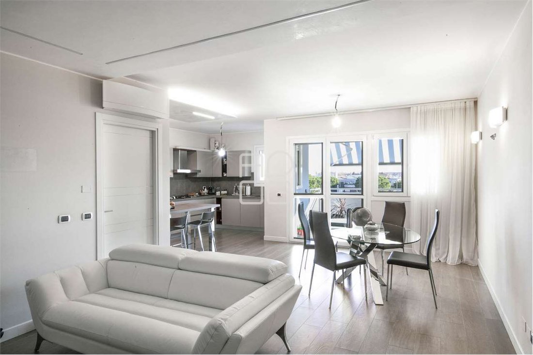 Apartment in Desenzano Centro, Desenzano del Garda, Lombardy 3 - 15293208