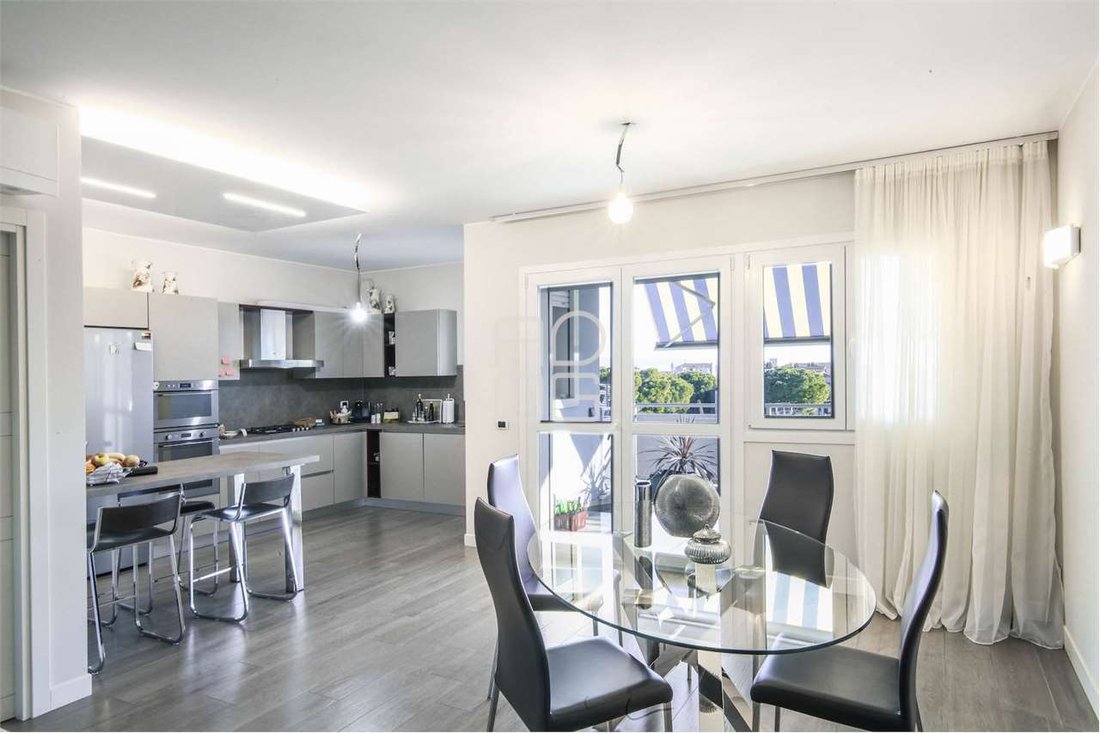 Apartment in Desenzano Centro, Desenzano del Garda, Lombardy 1 - 15293208