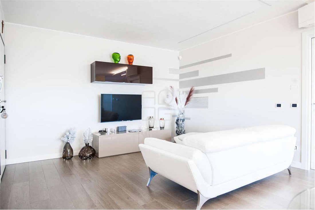 Apartment in Desenzano Centro, Desenzano del Garda, Lombardy 5 - 15293208