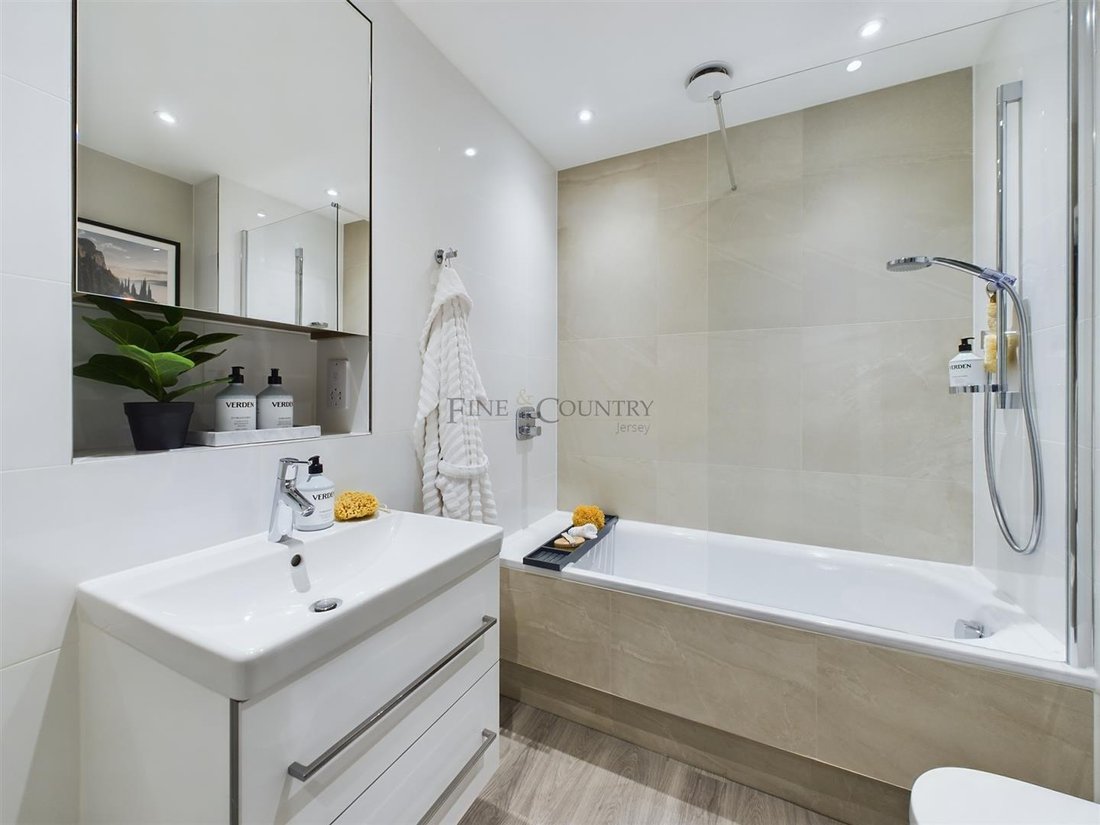 Apartment in Saint Helier, St Helier, Jersey 2 - 14981196