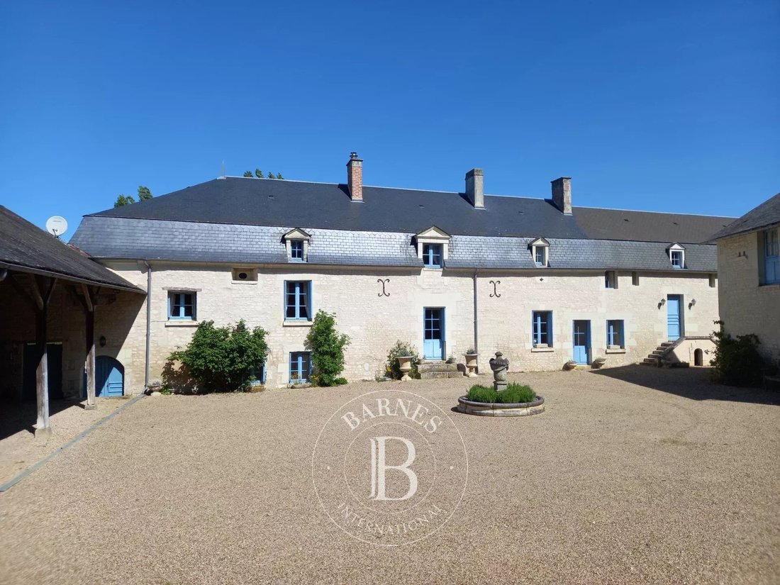 Estate in Richelieu, Centre-Val de Loire, France 3 - 12704532
