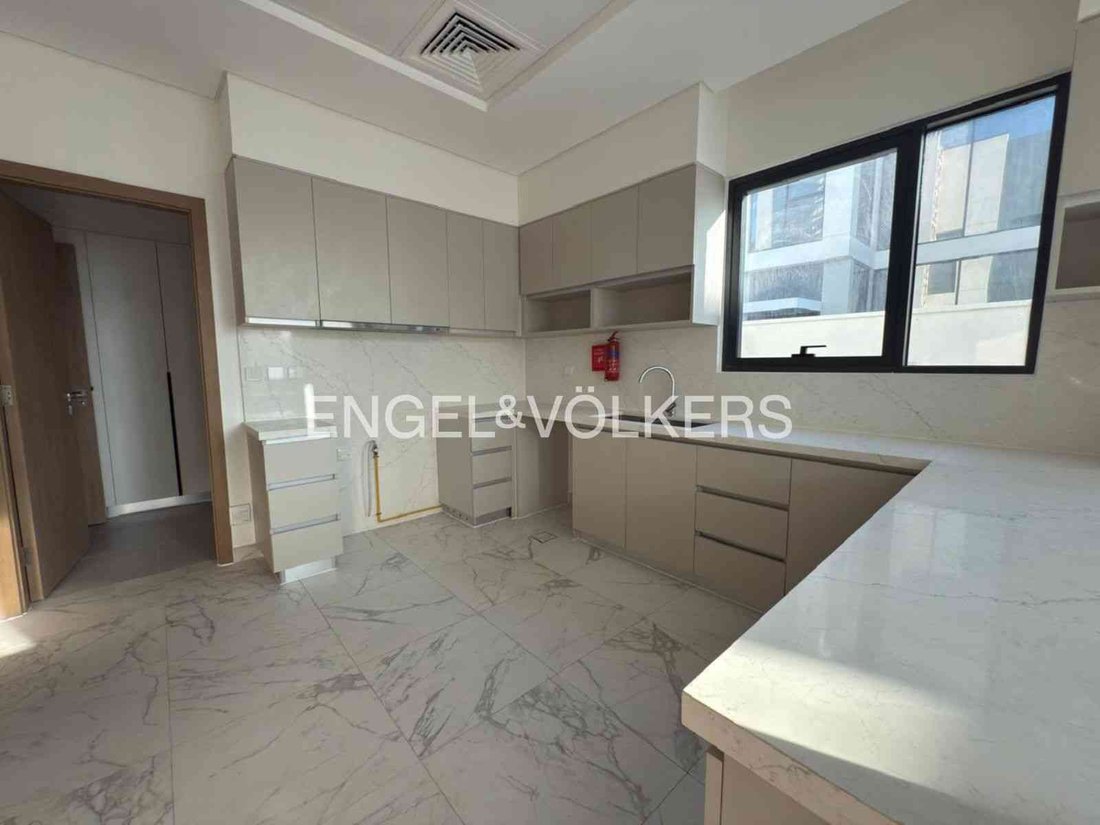 Corner Villa L Brand New L Vacant L Open Plan In Dubai, United Arab ...