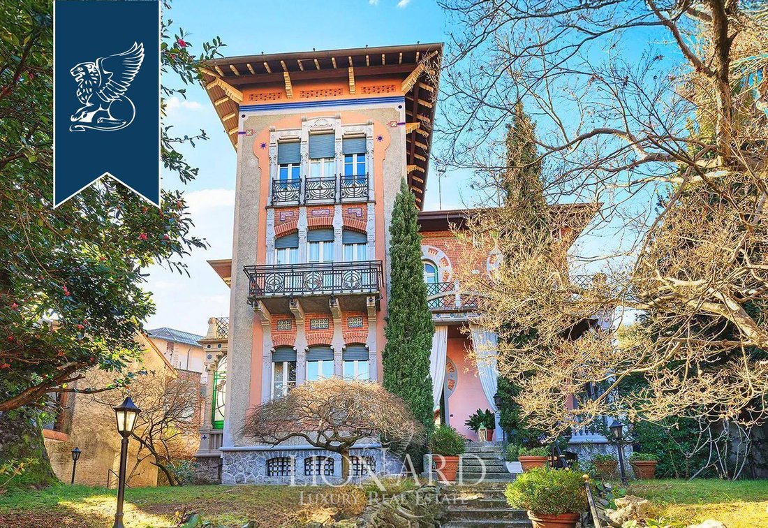 Villa in Sesto Calende, Lombardy, Italy 1 - 15294273